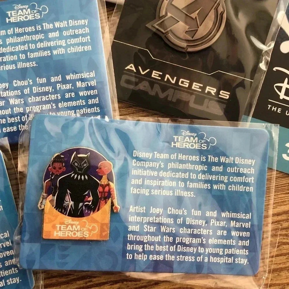 Disney D23 Limited Edition  Pins and Reusable Bags - Picture 7 of 11